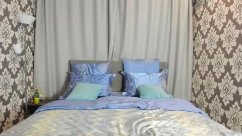 Kira online show from September 25, 8:05 pm