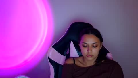 kiss_ameliaa online show from October 15, 7:15 pm