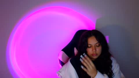 kiss_ameliaa online show from October 17, 7:01 am