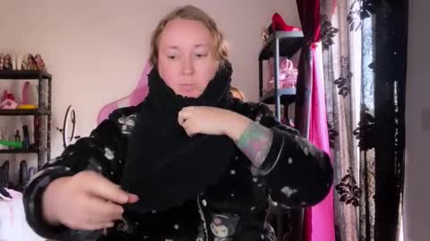 kissica online show from February 11, 2:32 pm