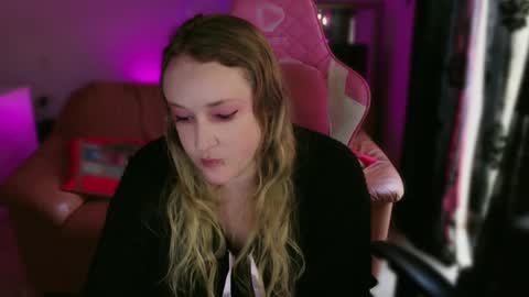 kissica online show from February 17, 2:49 pm