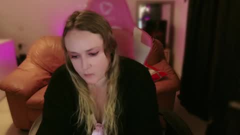 kissica online show from February 17, 6:50 pm