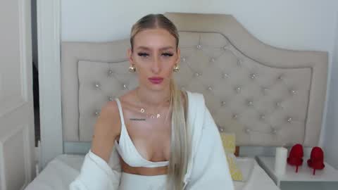 Snapshot of kissnatalie chatting on September 22, 8:29 am Natalie online show from September 22, 8:29 am