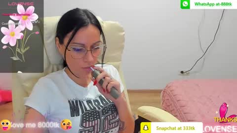 Snapshot of kisssnicol chatting on March 4, 6:18 pm kisssnicol online show from March 4, 6:18 pm
