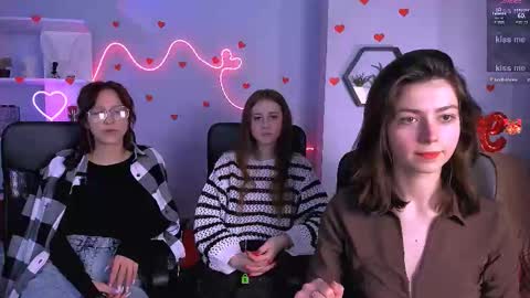 kitniss online show from February 7, 9:07 pm