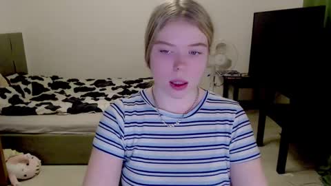 Jennyblonde and Emmabrunette online show from December 5, 8:17 pm