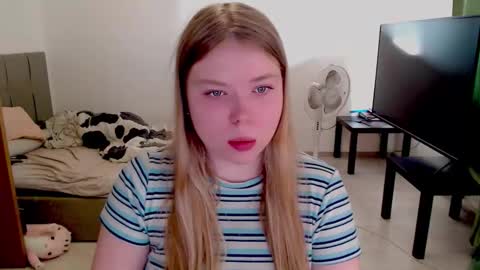 Jennyblonde and Emmabrunette online show from October 1, 12:59 pm