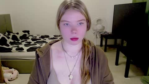 Jennyblonde and Emmabrunette online show from December 13, 7:15 am