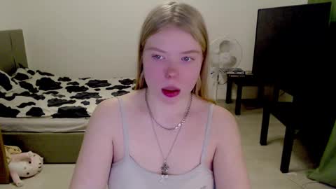 Jennyblonde and Emmabrunette online show from December 9, 6:23 am