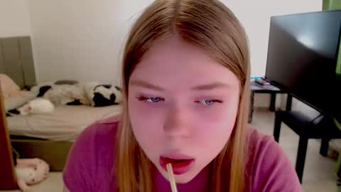 Jennyblonde and Emmabrunette online show from September 29, 12:26 pm