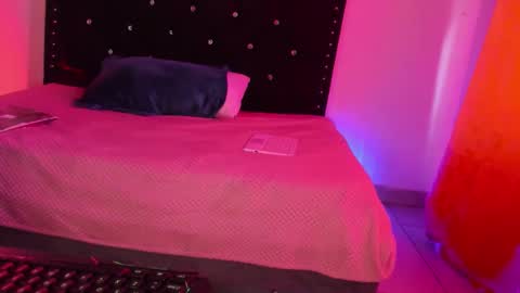 kitty__chs online show from December 18, 1:50 pm