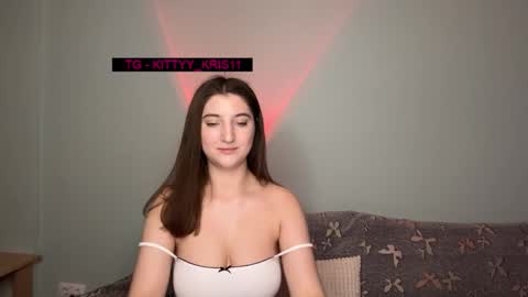 kitty_kristy1 online show from November 19, 10:08 pm