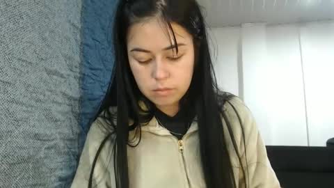 kitty_small69 online show from January 18, 3:26 am