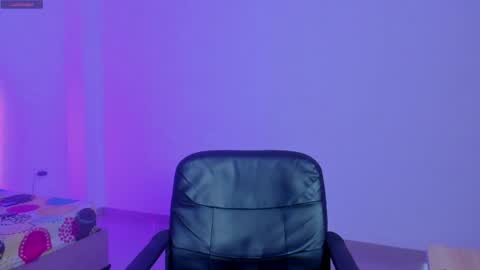 kitty_violet11 online show from April 21, 1:42 am