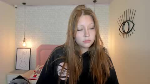  K I T T  Y  online show from December 22, 12:23 pm