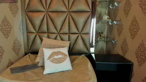 Snapshot of kittyvelvet_ chatting on March 6, 12:19 pm kittyvelvet_ online show from March 6, 12:19 pm