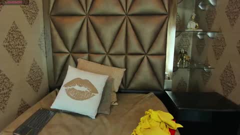 Snapshot of kittyvelvet_ chatting on March 7, 12:34 pm kittyvelvet_ online show from March 7, 12:34 pm