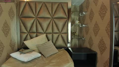 Snapshot of kittyvelvet_ chatting on March 10, 3:09 pm kittyvelvet_ online show from March 10, 3:09 pm