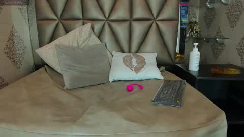 Snapshot of kittyvelvet_ chatting on March 11, 3:02 pm kittyvelvet_ online show from March 11, 3:02 pm