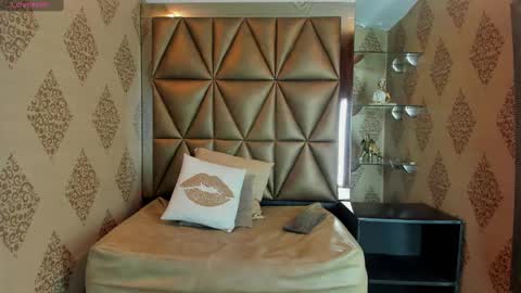 Snapshot of kittyvelvet_ chatting on March 6, 6:48 pm kittyvelvet_ online show from March 6, 6:48 pm