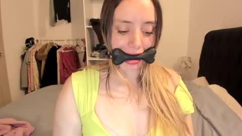 kittywantslove23 online show from October 15, 10:43 pm