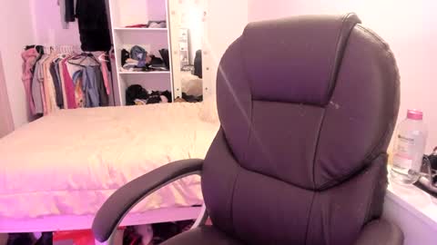 kittywantslove23 online show from October 12, 12:25 am