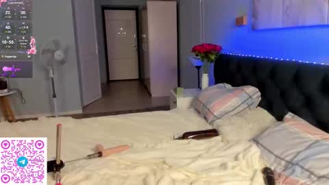 kittyy online show from October 13, 9:33 am