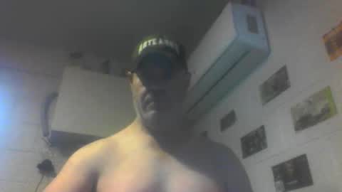 kiwiguy19773 online show from May 16, 4:20 am