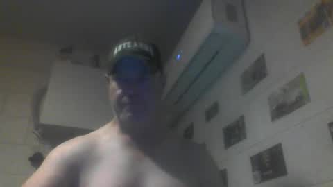 kiwiguy19773 online show from May 11, 7:04 am