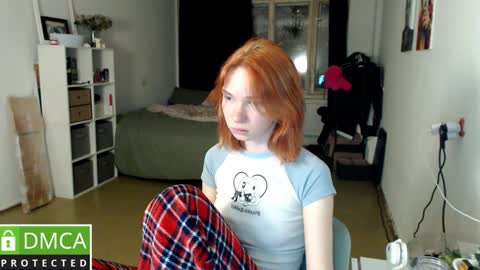 Snapshot of klares_wasser chatting on December 3, 3:06 pm Klares online show from December 3, 3:06 pm