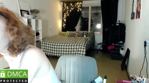 Snapshot of klares_wasser chatting on December 13, 2:27 pm Klares online show from December 13, 2:27 pm