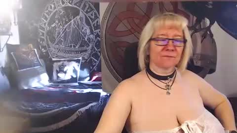 Snapshot of kleiner_teufel chatting on February 17, 1:44 pm Michelle online show from February 17, 1:44 pm