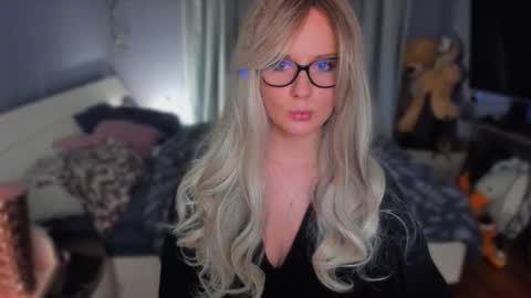 Klementinafanslyklementina6661 online show from November 30, 8:49 pm