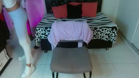 Kloe deker online show from January 9, 2:01 pm