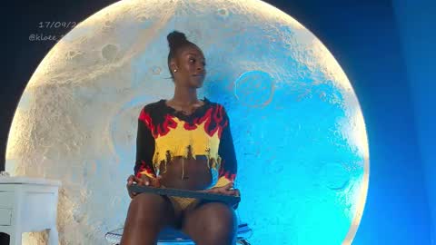 K L O E online show from September 17, 12:08 pm