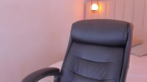 K O S M I C online show from October 25, 2:06 pm