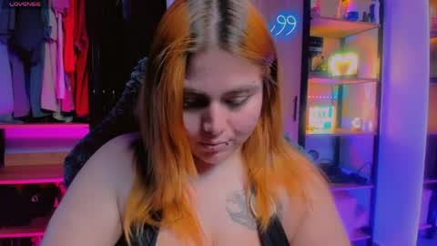 Khloe online show from May 8, 11:43 pm