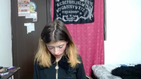 kratos_and_afrodita online show from February 8, 9:18 pm