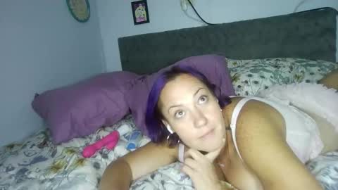 kreamyk420 online show from October 19, 1:49 pm