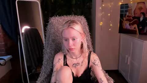 kris_grant online show from November 14, 10:28 am