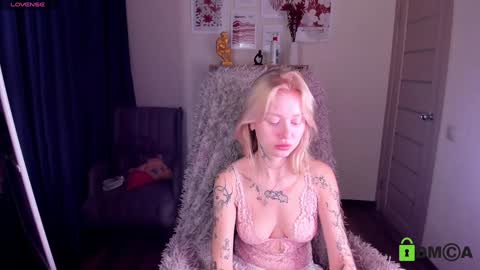 kris_grant online show from December 7, 10:39 am