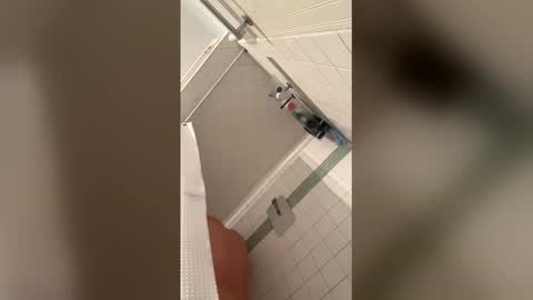 krispyholmes online show from May 17, 2:21 am