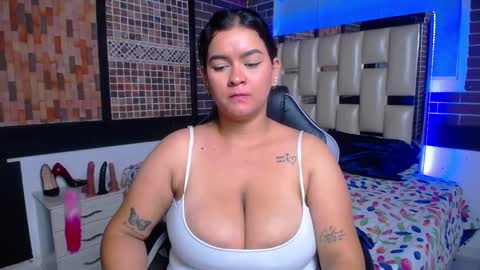 Snapshot of kriss_sweetboobs chatting on September 23, 2:33 pm kriss_sweetboobs online show from September 23, 2:33 pm
