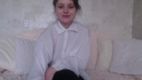 krissvoss online show from April 19, 3:35 pm