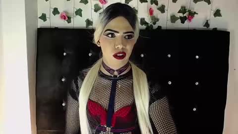 kristal_queen01 online show from April 1, 1:41 pm