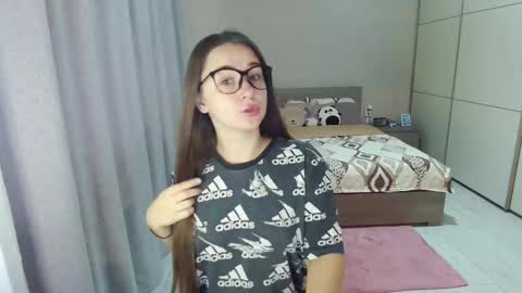Snapshot of kristall_xxx chatting on September 11, 6:36 am twitter Annemarye 23 online show from September 11, 6:36 am