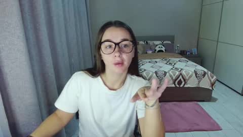 Snapshot of kristall_xxx chatting on September 15, 7:32 am twitter Annemarye 23 online show from September 15, 7:32 am