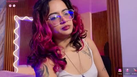 kristen_tay online show from June 6, 7:03 am