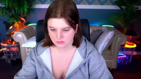 kristifoxy online show from April 20, 12:30 pm