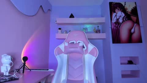 KristinWall online show from January 18, 8:30 pm